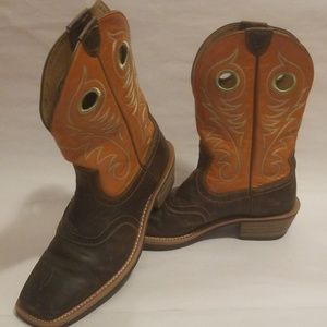 The Ariat Men's Heritage Roughstock WST Distressed